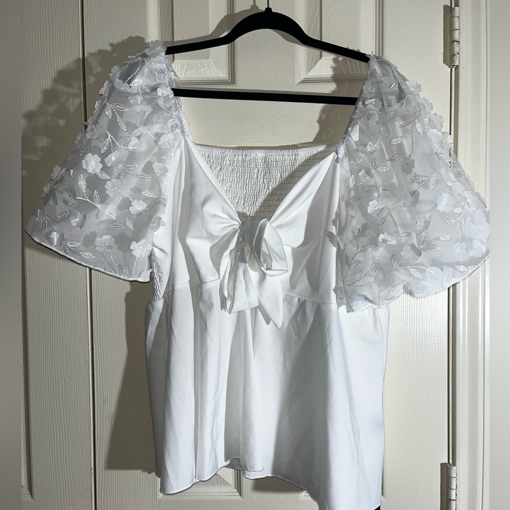 SHEIN Curve Plus White Top